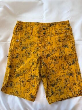 Wild Rye Women’s Bike short
Size:8